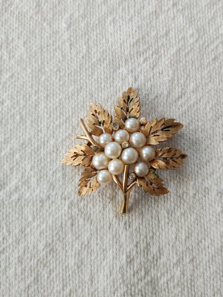 Vintage Trifari Gold And Pearl Leave Brooch